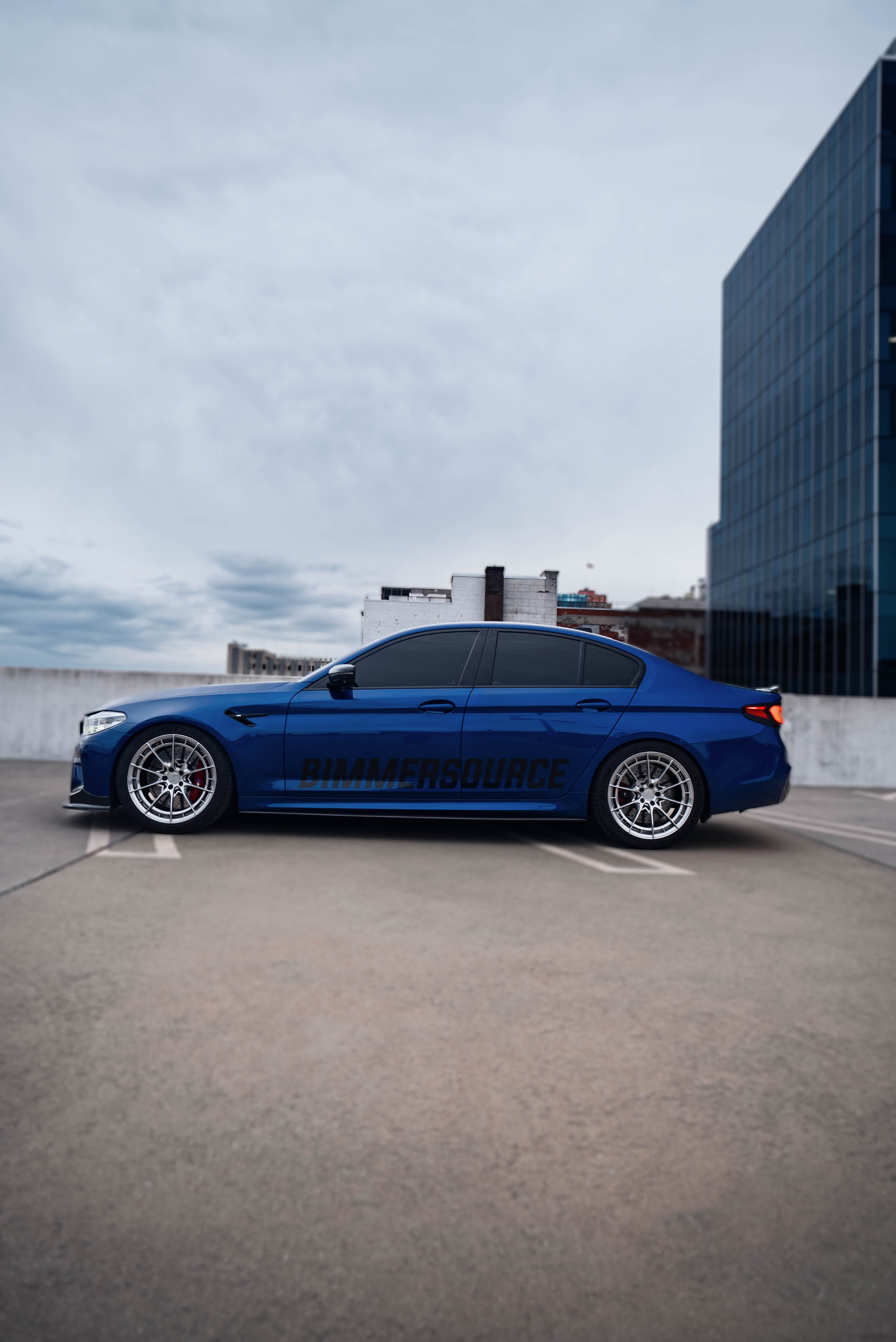 MP Style Carbon Fiber Side Skirts - BMW F90 M5