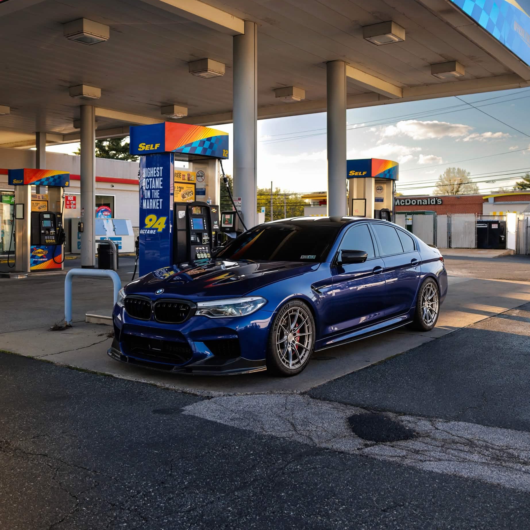 MP Style Carbon Fiber Side Skirts - BMW F90 M5
